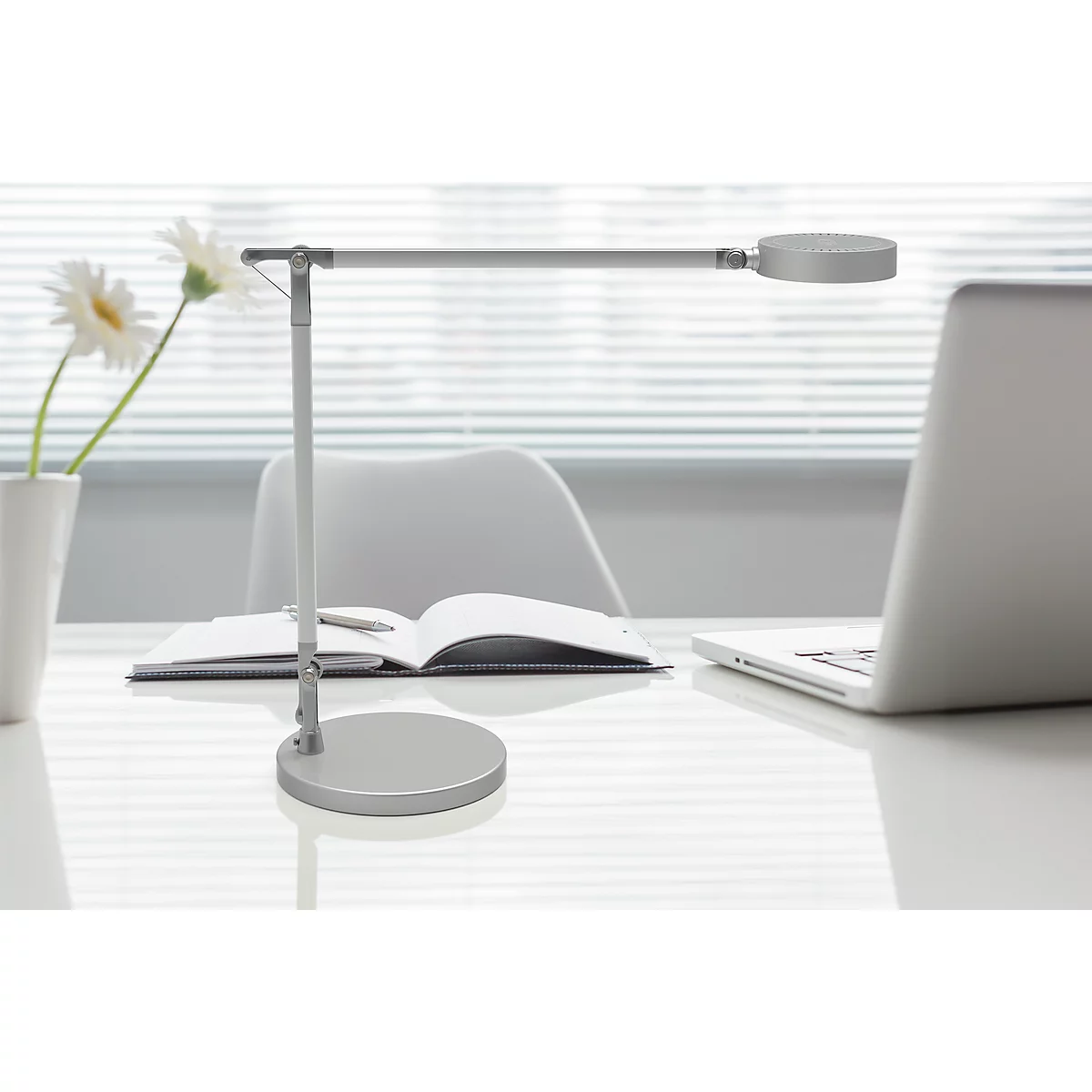 Bureaulamp LED MAULgrace, touchdimmer 4-voudig, met dubbele arm van aluminium, 300 lm, zilver