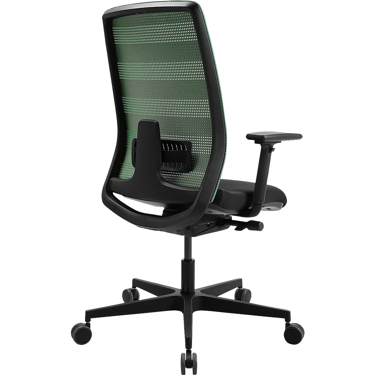 Bureaustoel van achteren. Zwart frame, groene mesh rug, rechter armleuning, wielen.