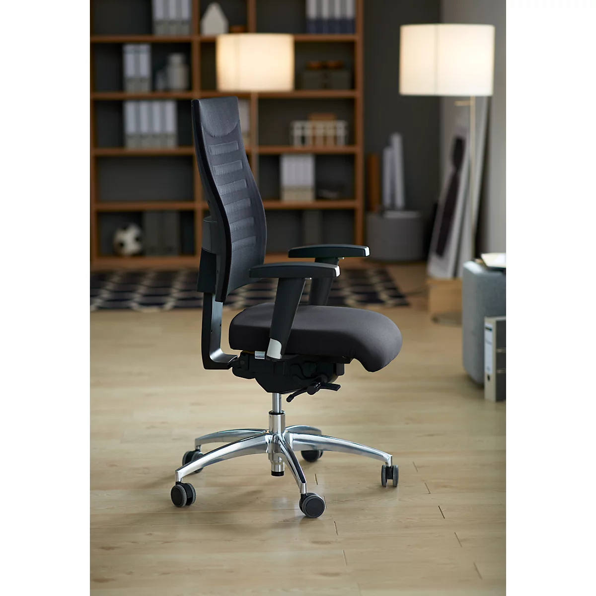 Bureaustoel SSI Proline S3+ - ergonomisch - 3D synchroonmechanisme en 3D netrugleuning - vlakke zitting - met armleuningen - zwart/zilver - Schäfer Shop Select