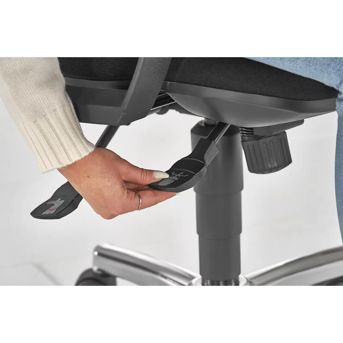 Bureaustoel Topstar POINT DELUXE, met armleuningen, synchroonmechanisme, ergonomisch gevormde wervelsteun, zwart/chroomzilver