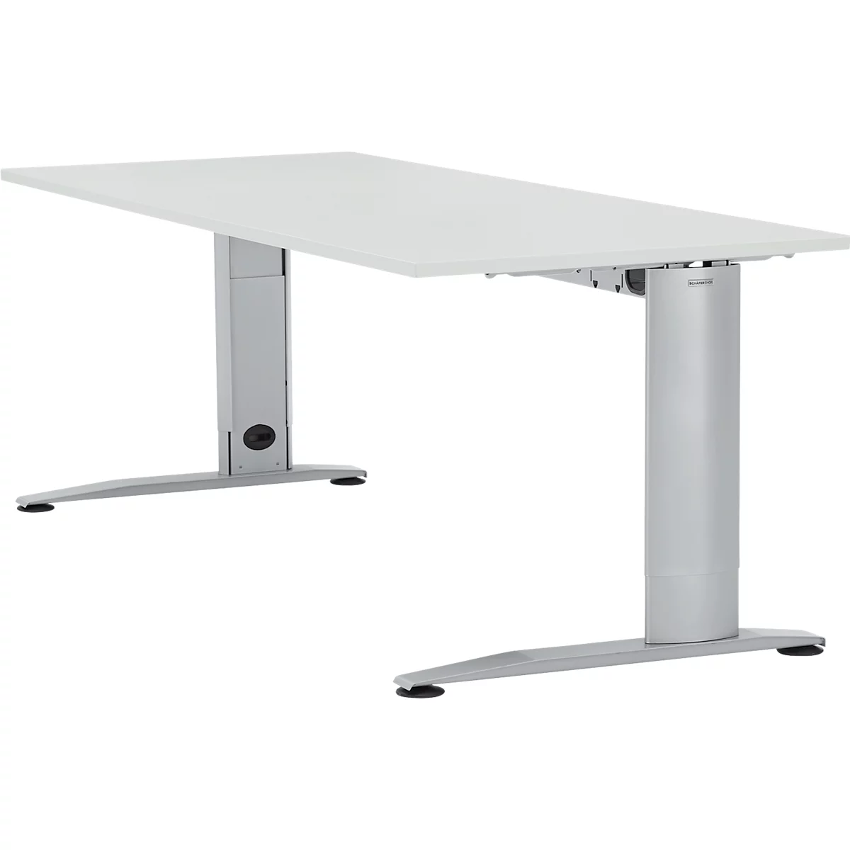 Een witte, in hoogte verstelbare bureau met twee zilverkleurige poten tegen een witte achtergrond.