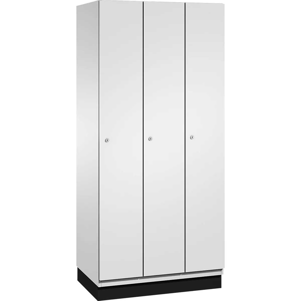 Witte kast met drie deuren, zilveren knoppen en zwarte voet.