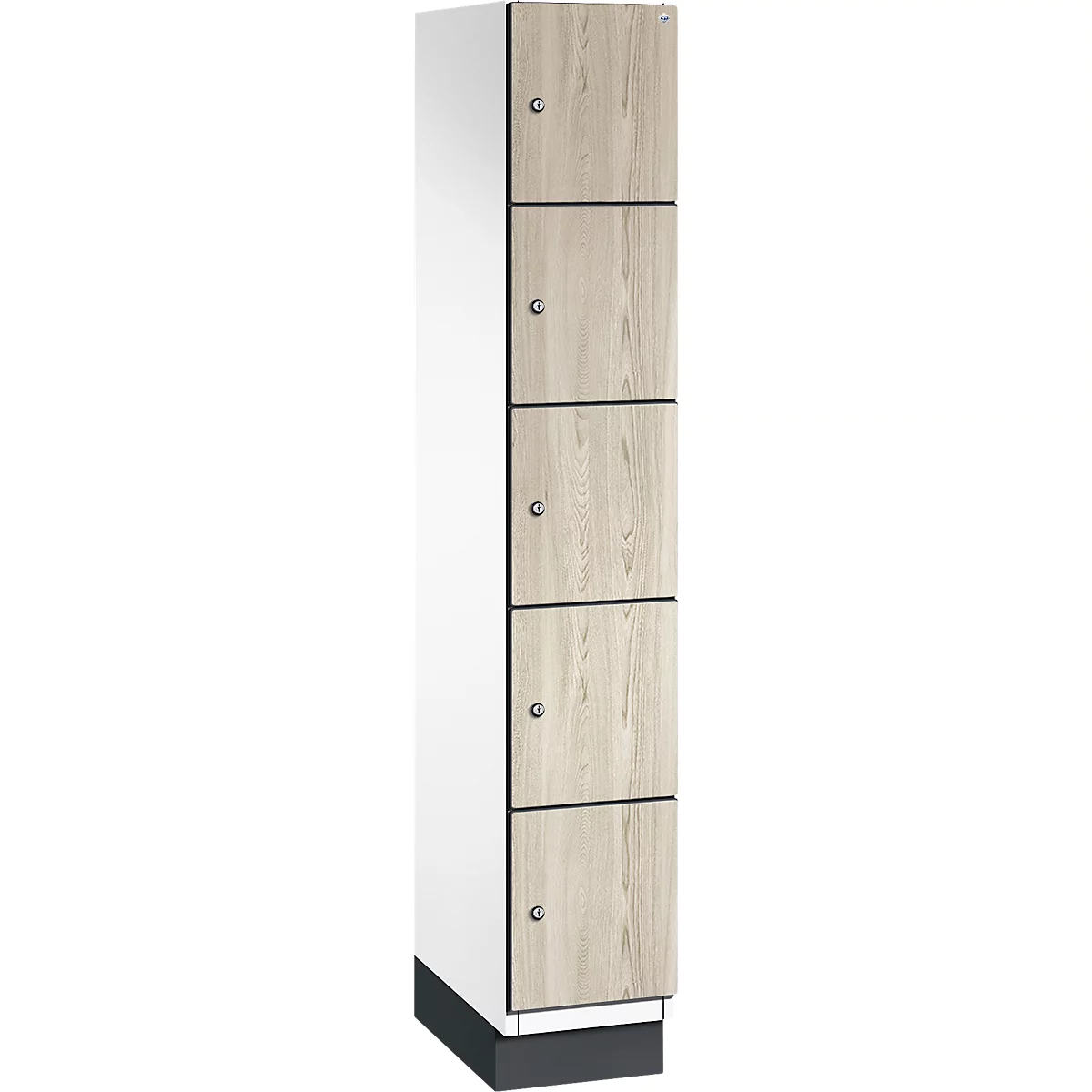 Hoge kast met vijf lades van houtimitatie en zilveren knoppen, wit aan de zijkant.