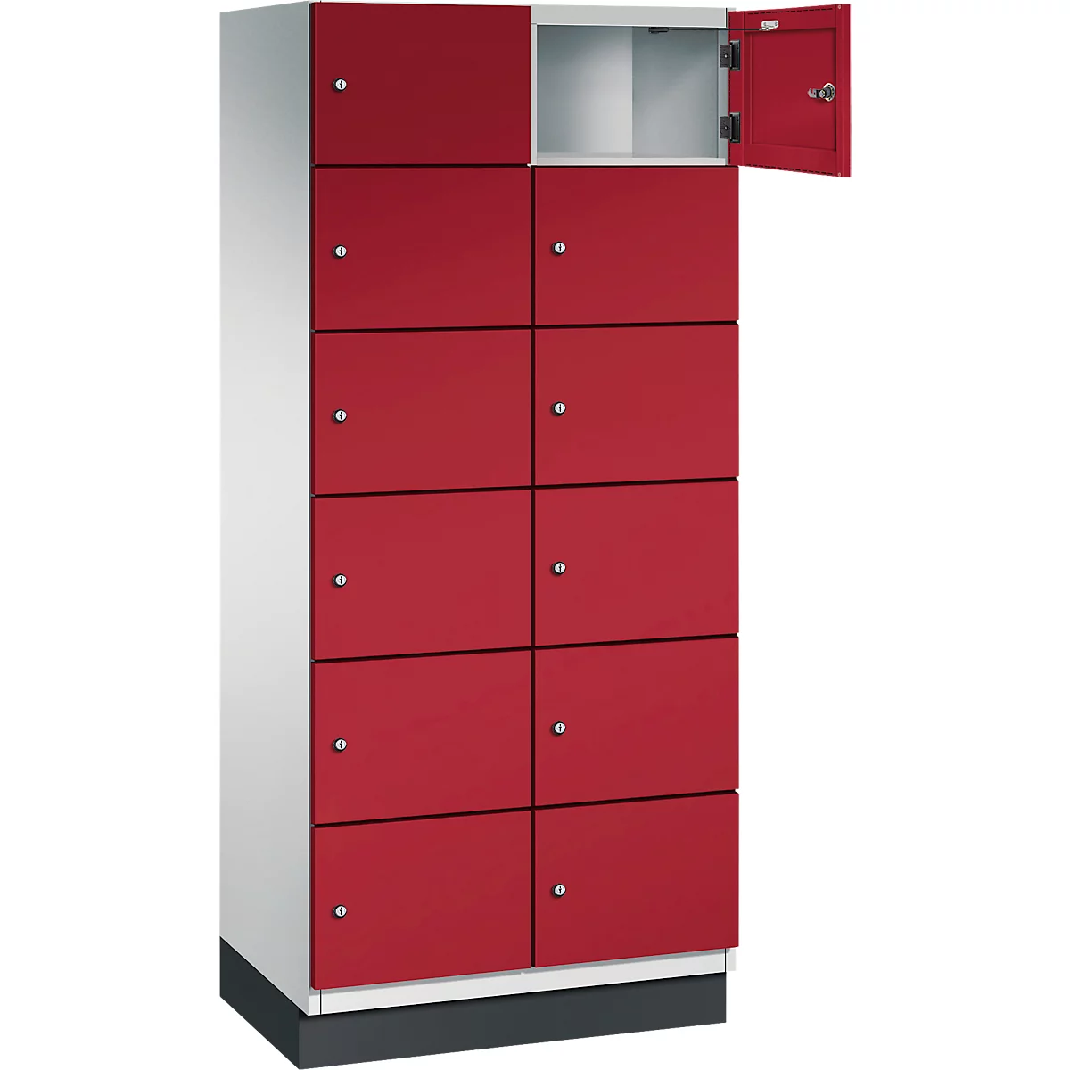Een rode locker met tien compartimenten, waarvan één open.