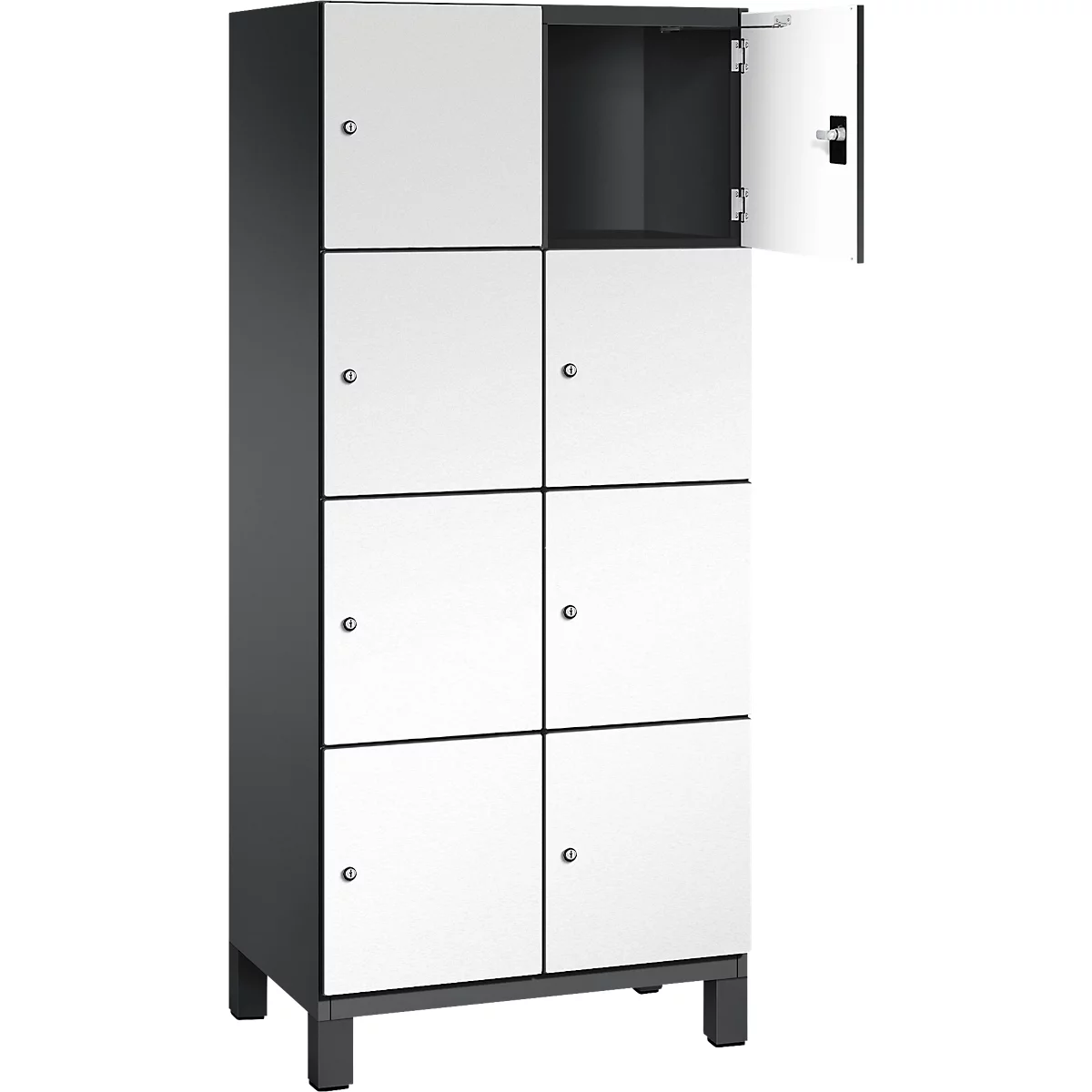 Een grijze kast met acht witte deuren, één deur is open.