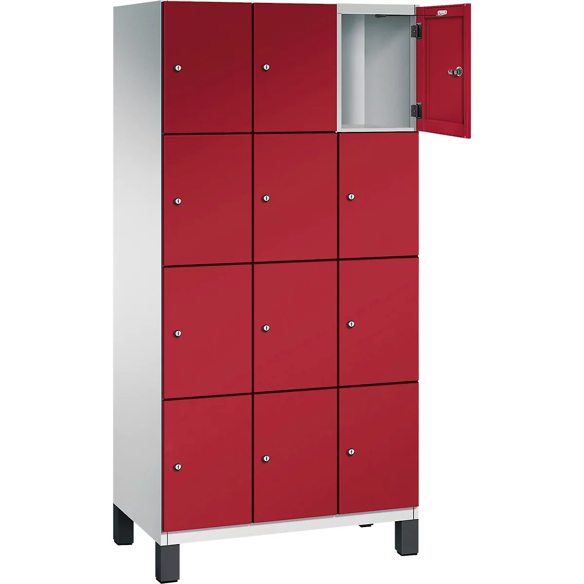 Kast met rode deuren; een deur open.