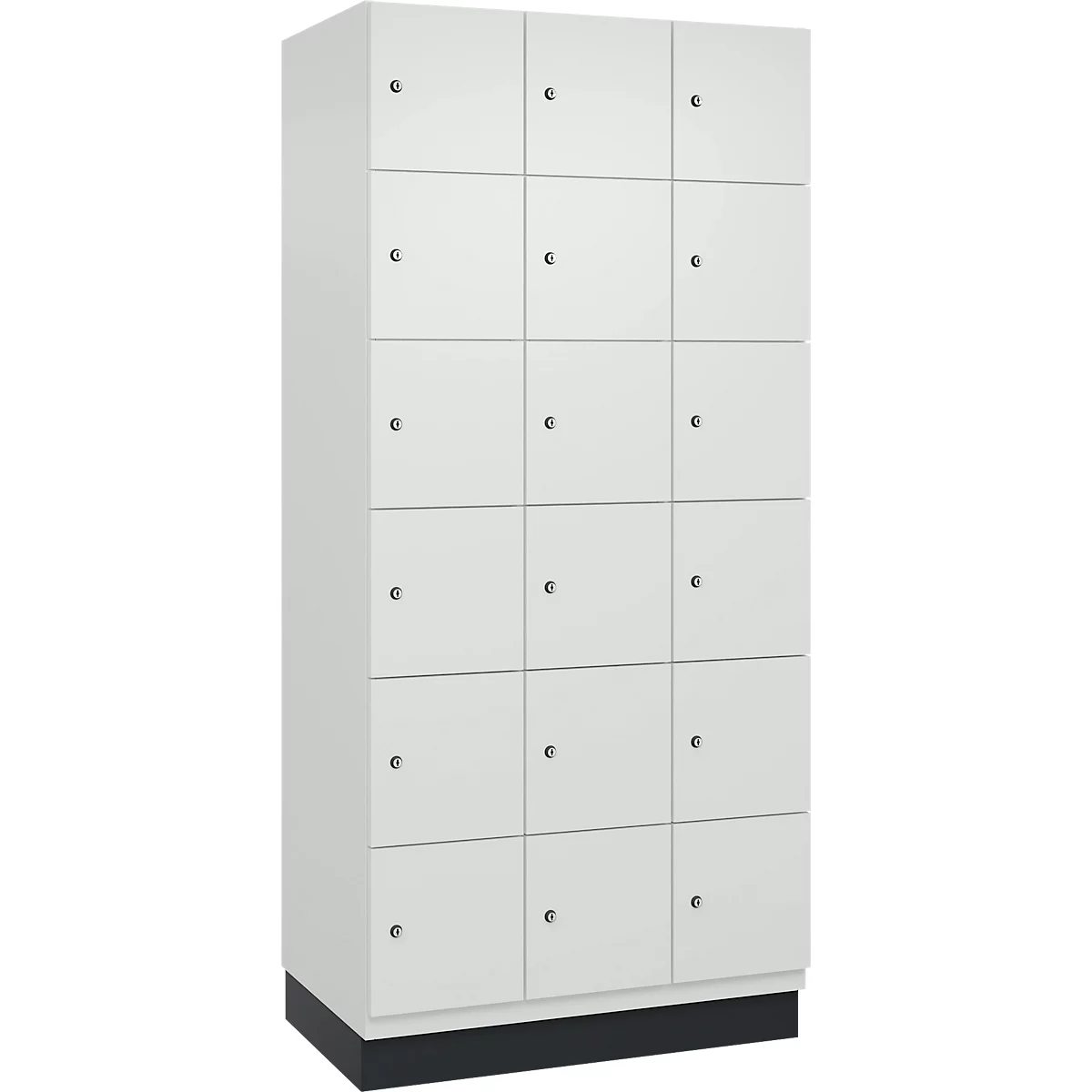 Witte kast met 15 deuren en kleine knoppen. Zwarte sokkel.