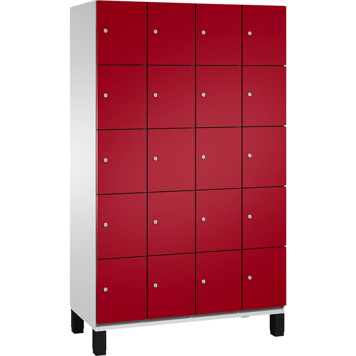 Een rode locker met 16 compartimenten, zilveren knoppen en witte zijkanten staat op zwarte poten.