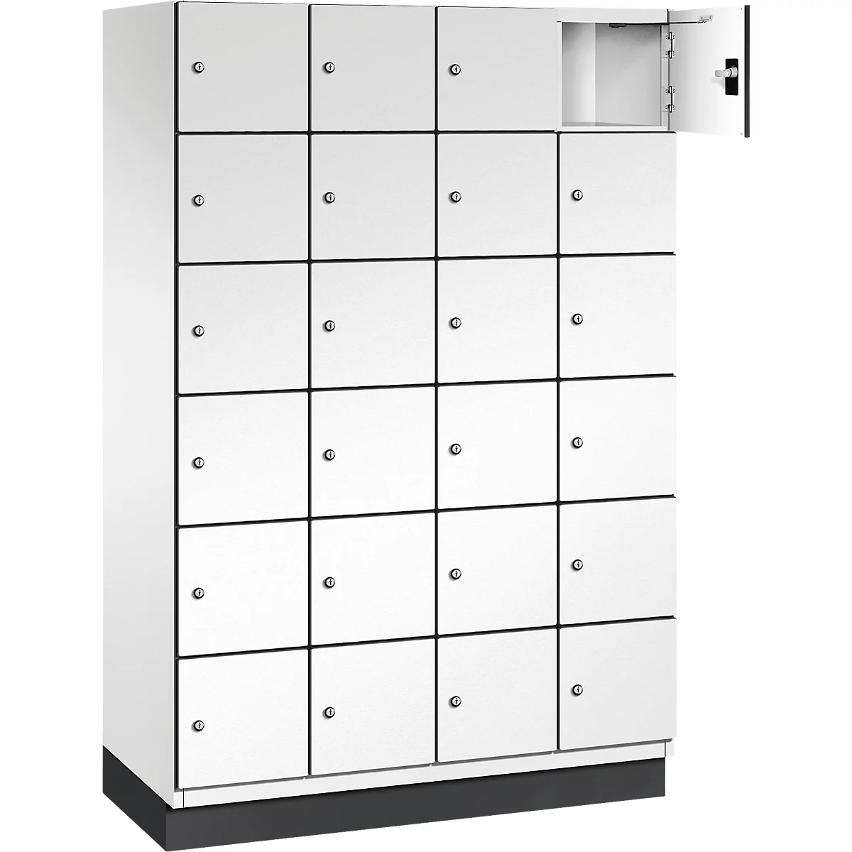 Witte locker met 20 vakken, één vak open. Zwarte kozijnen rond de deuren, zilveren handgrepen.