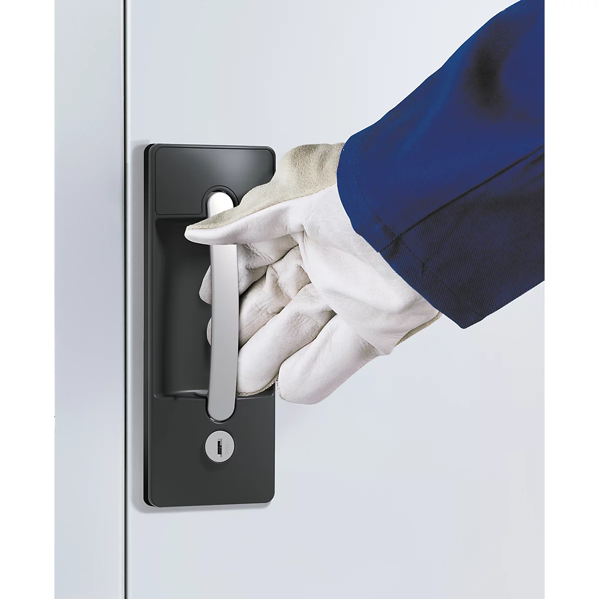 C+P Comfort acculaadkast met massieve plaatstalen deuren, H 1950 x B 930 x D 500 mm, lichtgrijs/lichtblauw