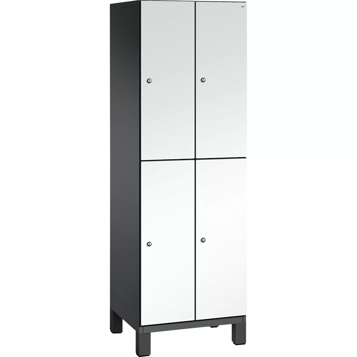 Schrank mit vier Türen, weiß und grau. Kleine Metallgriffe an den Türen.