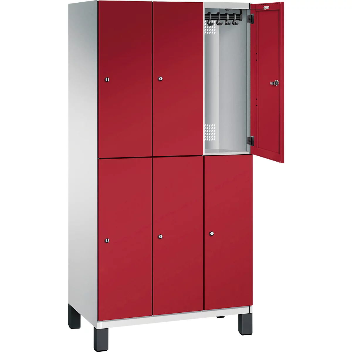 Roter Spind, eine Tür geöffnet. Graues Innere mit Kleiderhaken. Schwarze Füße.