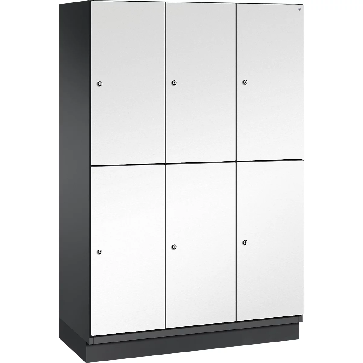 Sechs Türen Spindschrank, weiss mit schwarzen Rahmen und Knöpfen. Das Schrankgestell ist dunkelgrau.