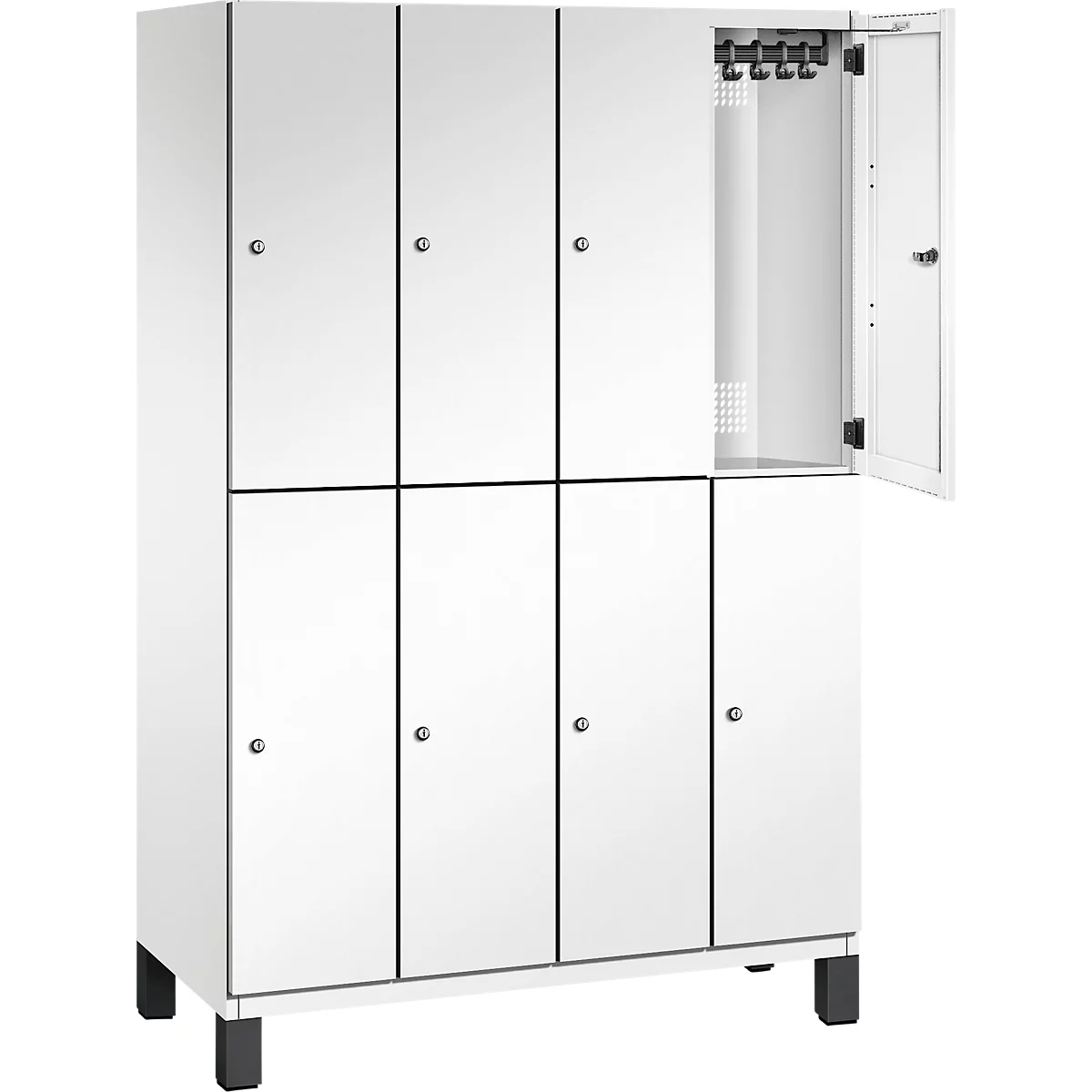 Weißer Spind mit acht Türen, eine Tür geöffnet. Schwarze Rahmen und Griffe. Haken für Kleidung im Inneren.