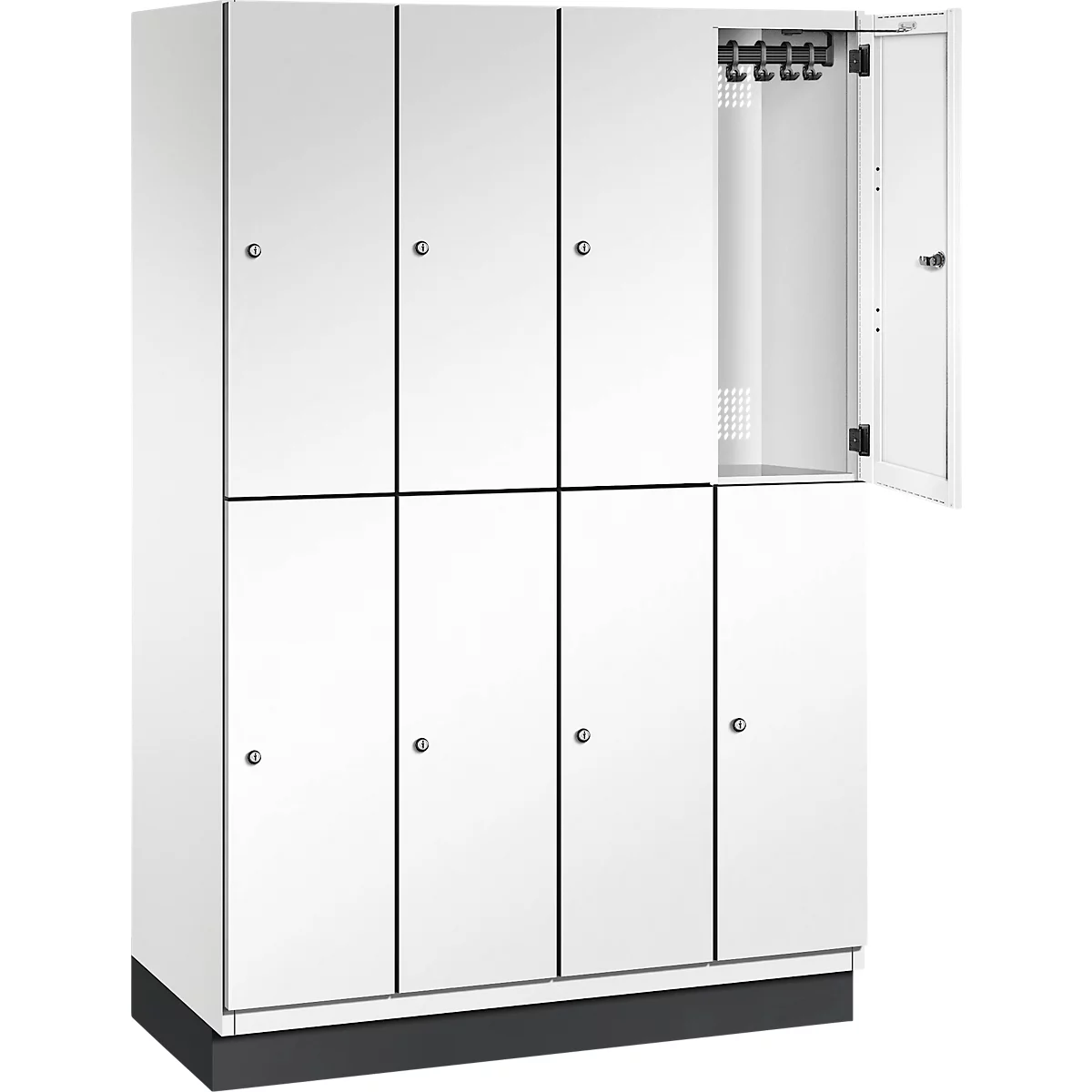 Weißer Spind mit acht Fächern, ein Fach ist geöffnet, Haken an der Innenseite.