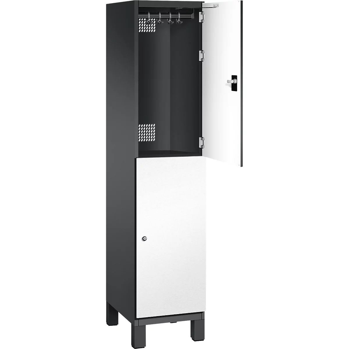 Grijze locker met open witte deur. Haken en ventilatiesleuven binnenin.