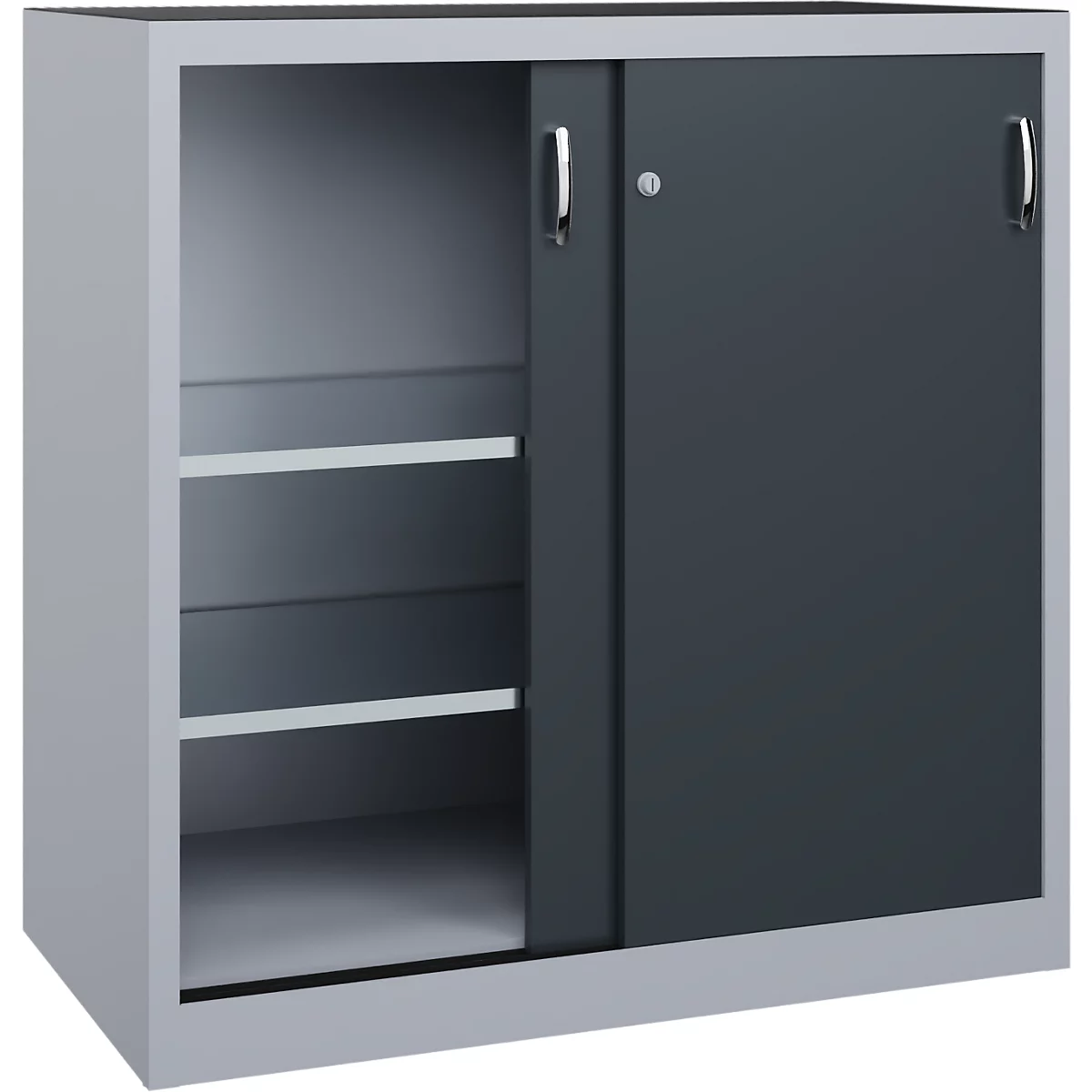 Grijze metalen kast met schuifdeuren, half open met twee zichtbare legplanken.