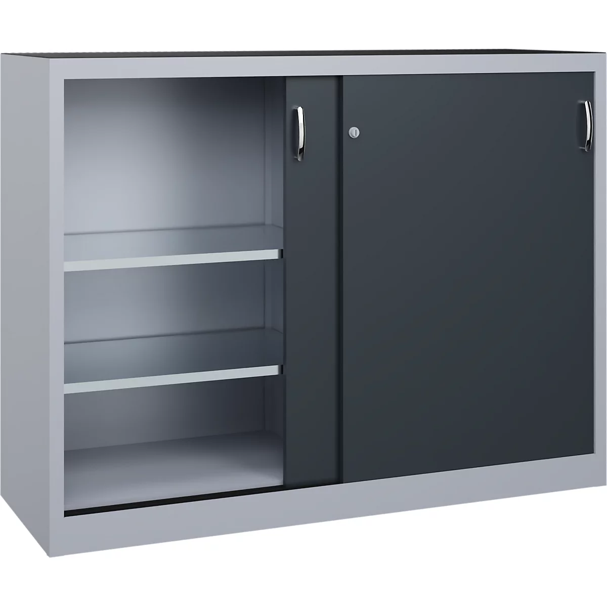 Grijze metalen kast met schuifdeuren, een kant open met twee legplanken, tegen een neutrale achtergrond.