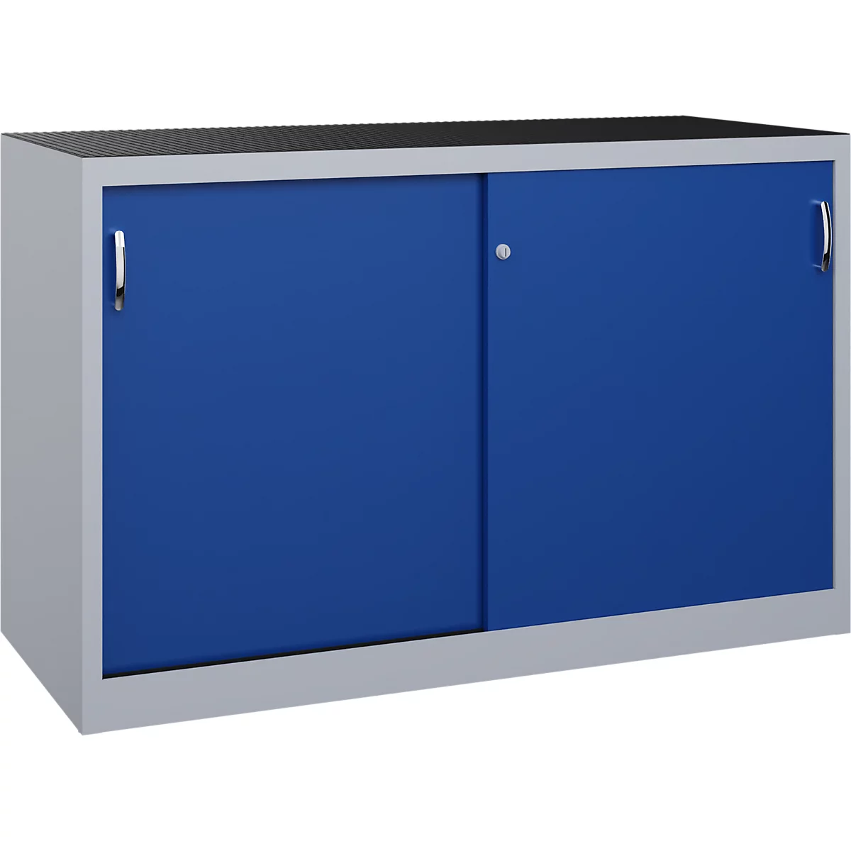 Een grijze metalen kast met twee blauwe schuifdeuren en zilveren handgrepen tegen een neutrale achtergrond.