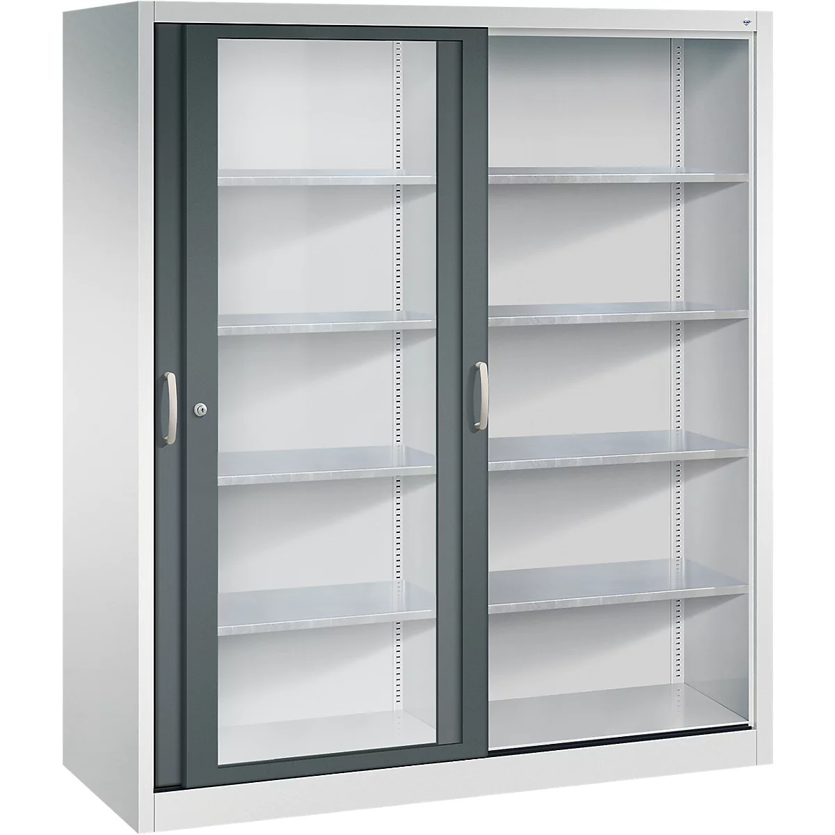 Grote witte metalen kast met twee grijze schuifdeuren en zichtbare planken tegen een neutrale achtergrond.