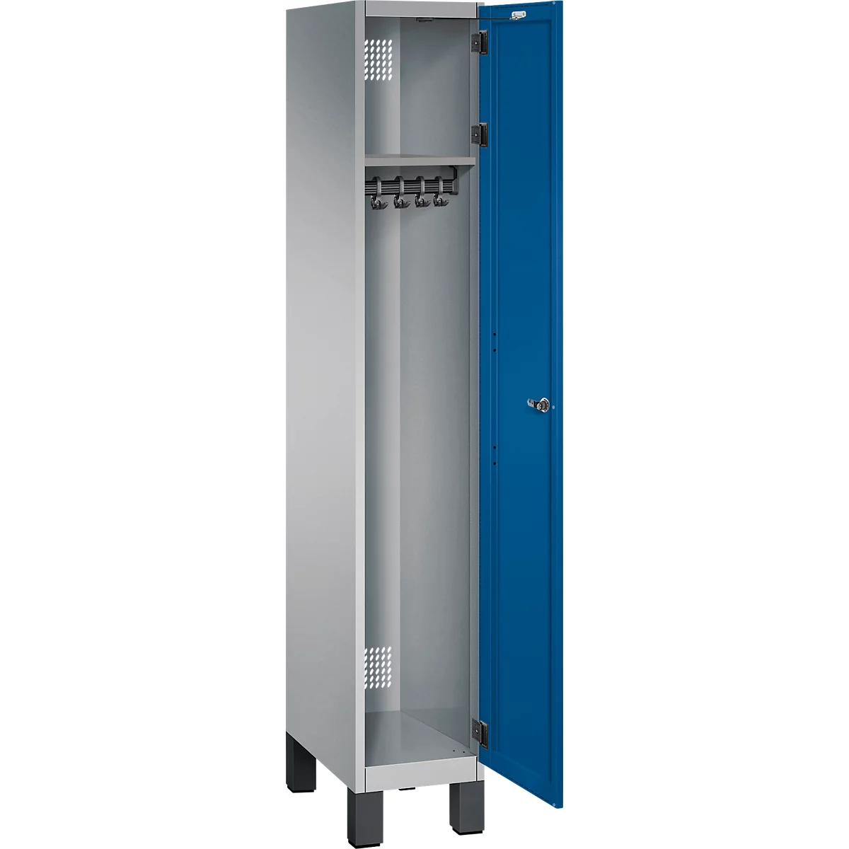 Open zilverkleurige locker met blauwe deur. Binnenin zijn haken en een plank te zien.