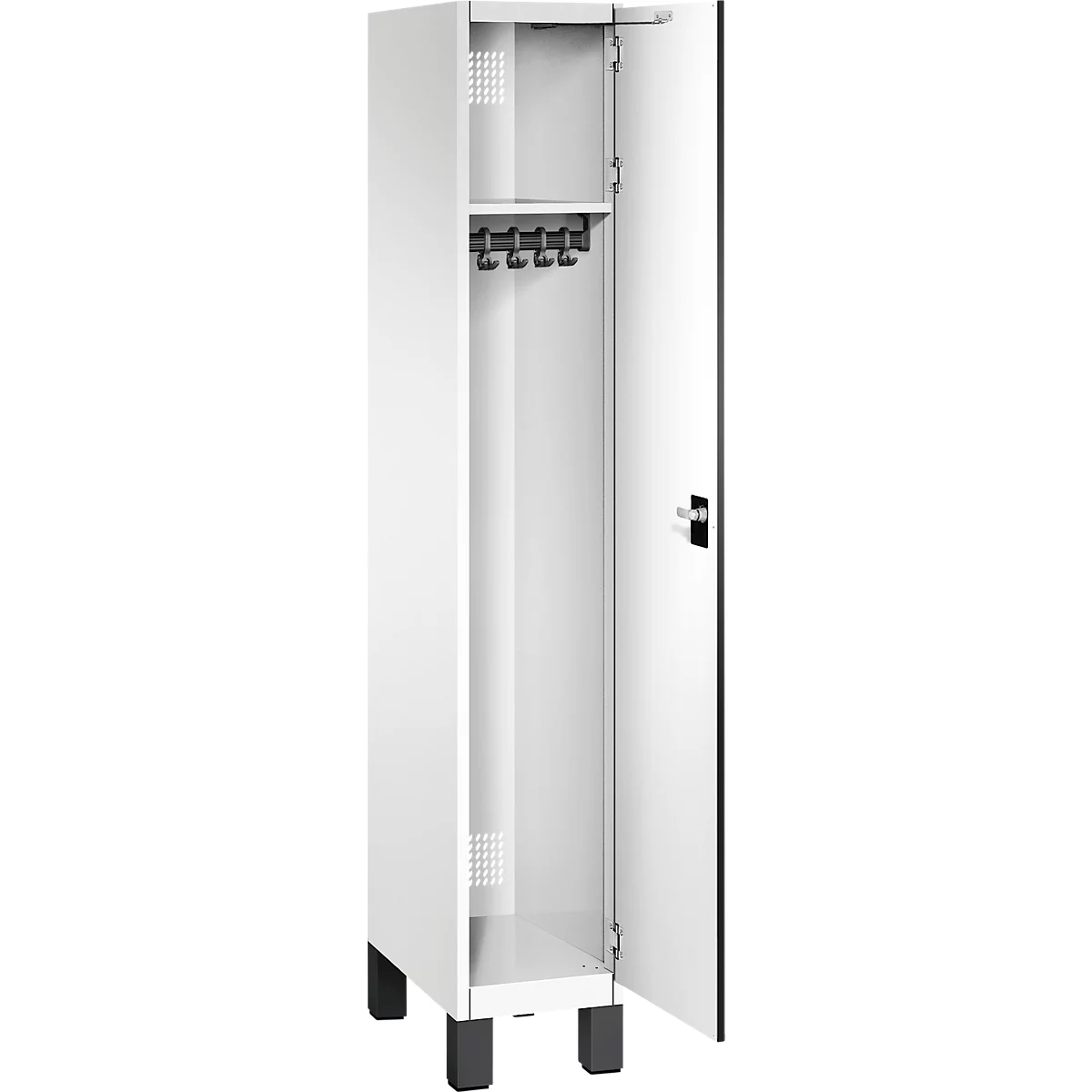 Witte kast, deur open. Binnenin een stang met haken, daaronder een plank. Zwarte voeten.