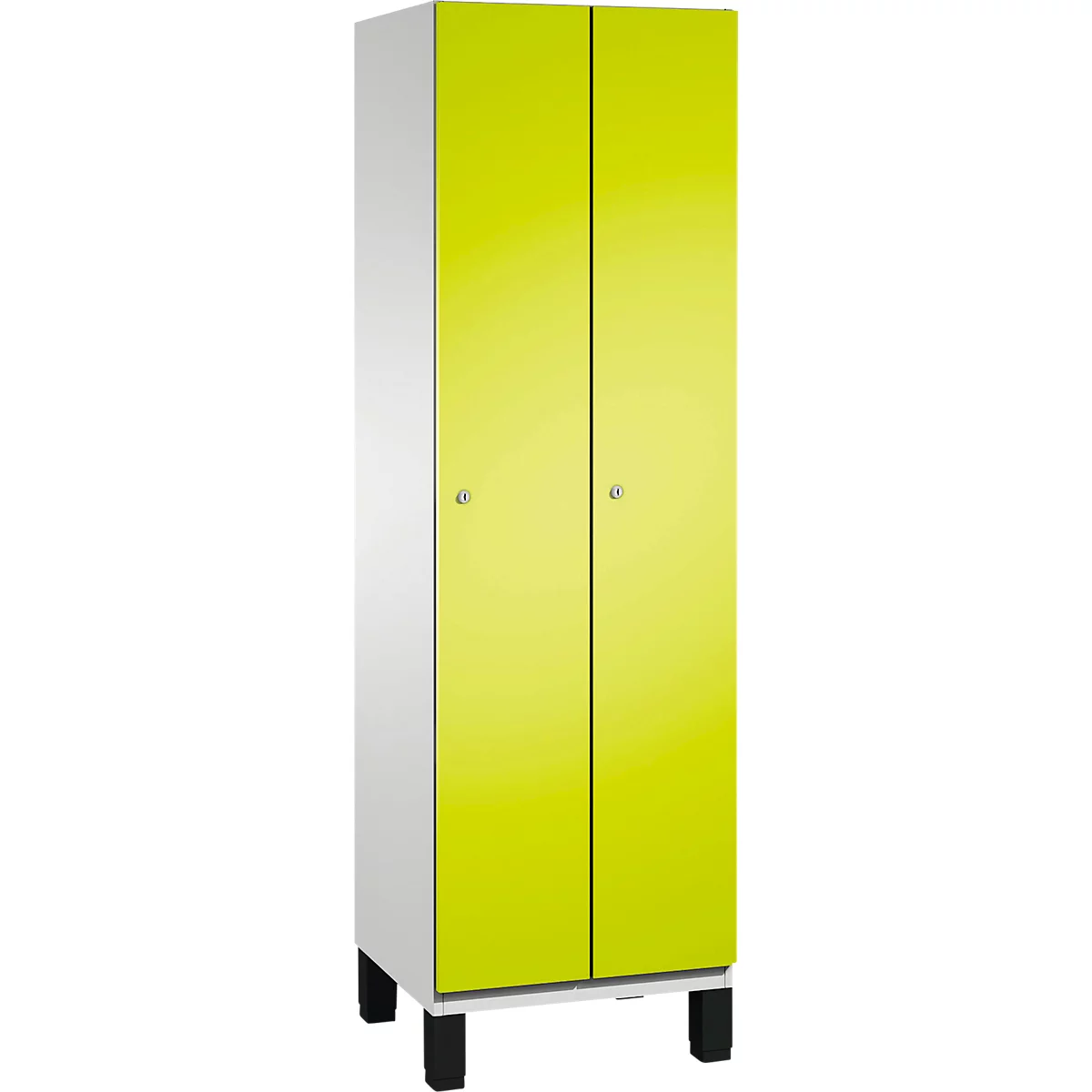 Een witte kast met gele deuren en zwarte poten. De deuren hebben zilverkleurige knoppen.