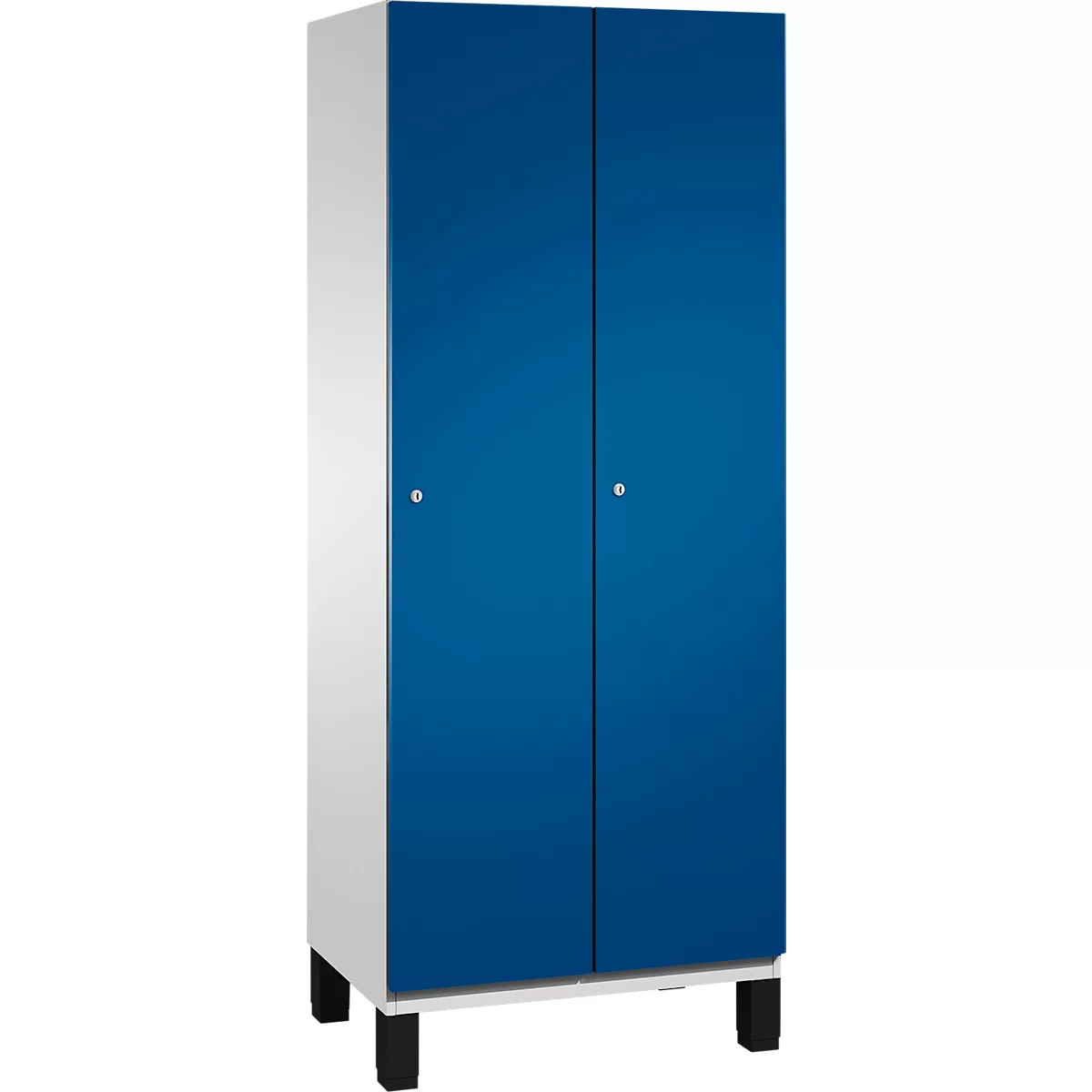 Een witte kast met blauwe deuren. De kast staat op zwarte poten.