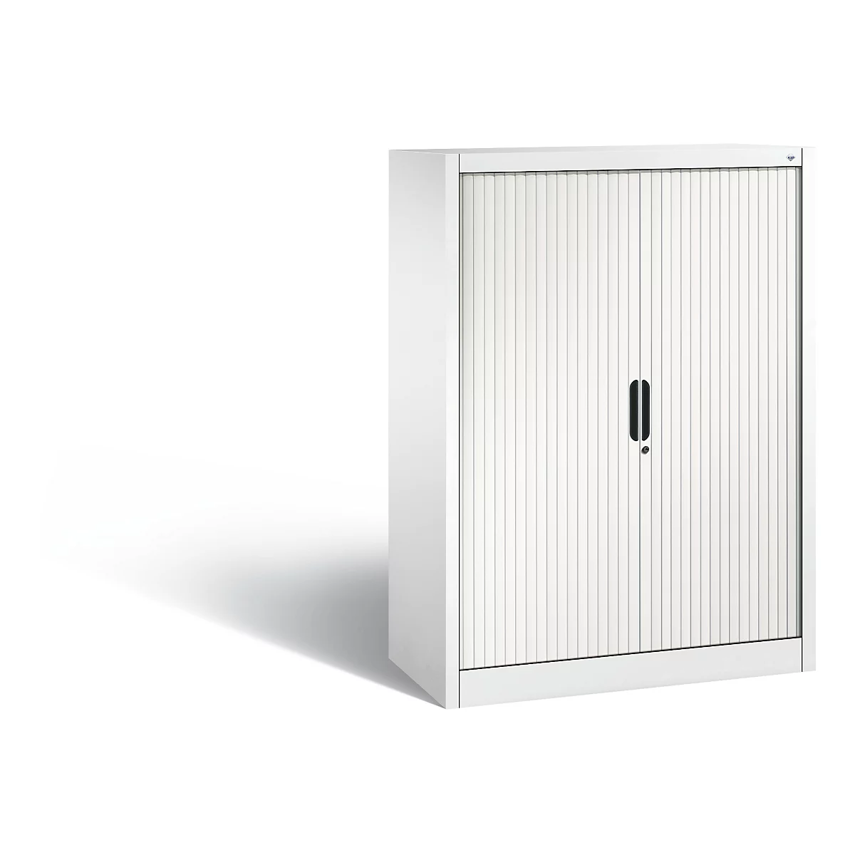 Weisser Büroschrank mit Lamellentüren und schwarzem Griff. Deutlicher Schattenwurf.