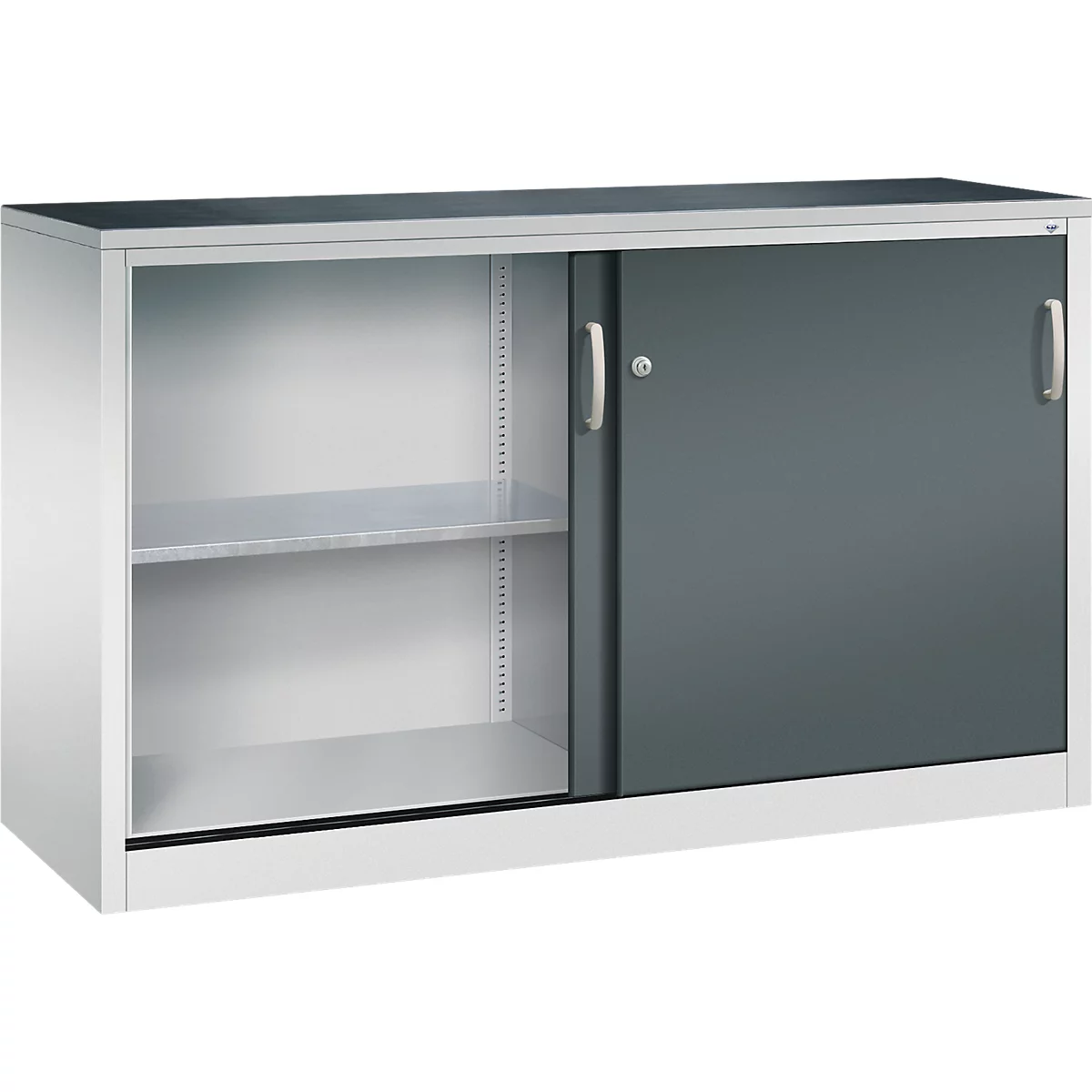 Büro-Schiebetürenschrank in Hellgrau mit dunkelgrauer Front und silbernen Griffen.