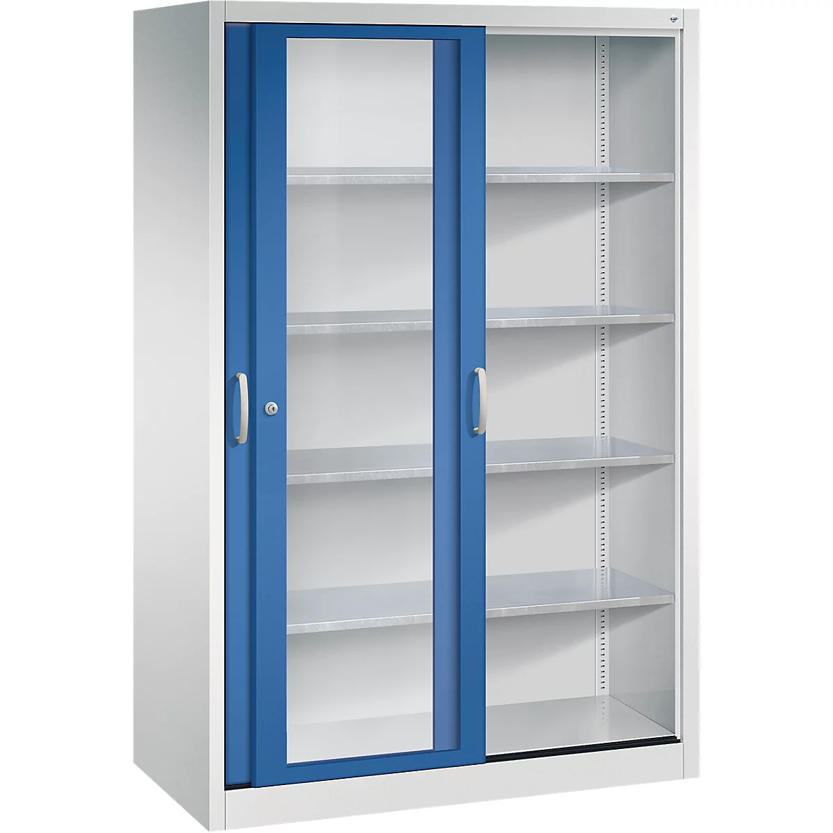 Büroschrank mit weißem Korpus und blauer Schiebetür mit Glaseinsatz vor offenen Regalfächern.