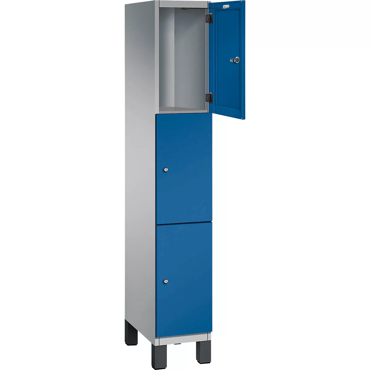 Ein hoher, zweigeteilter Spind, eine Tür offen. Die obere Tür ist offen, die untere ist geschlossen. Die Türen sind blau.