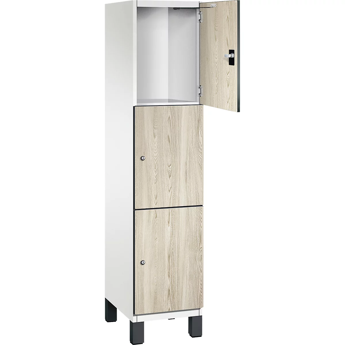 Hoher Schrank, zweitürig, offene obere Tür. Holzoptik, graue Füße.