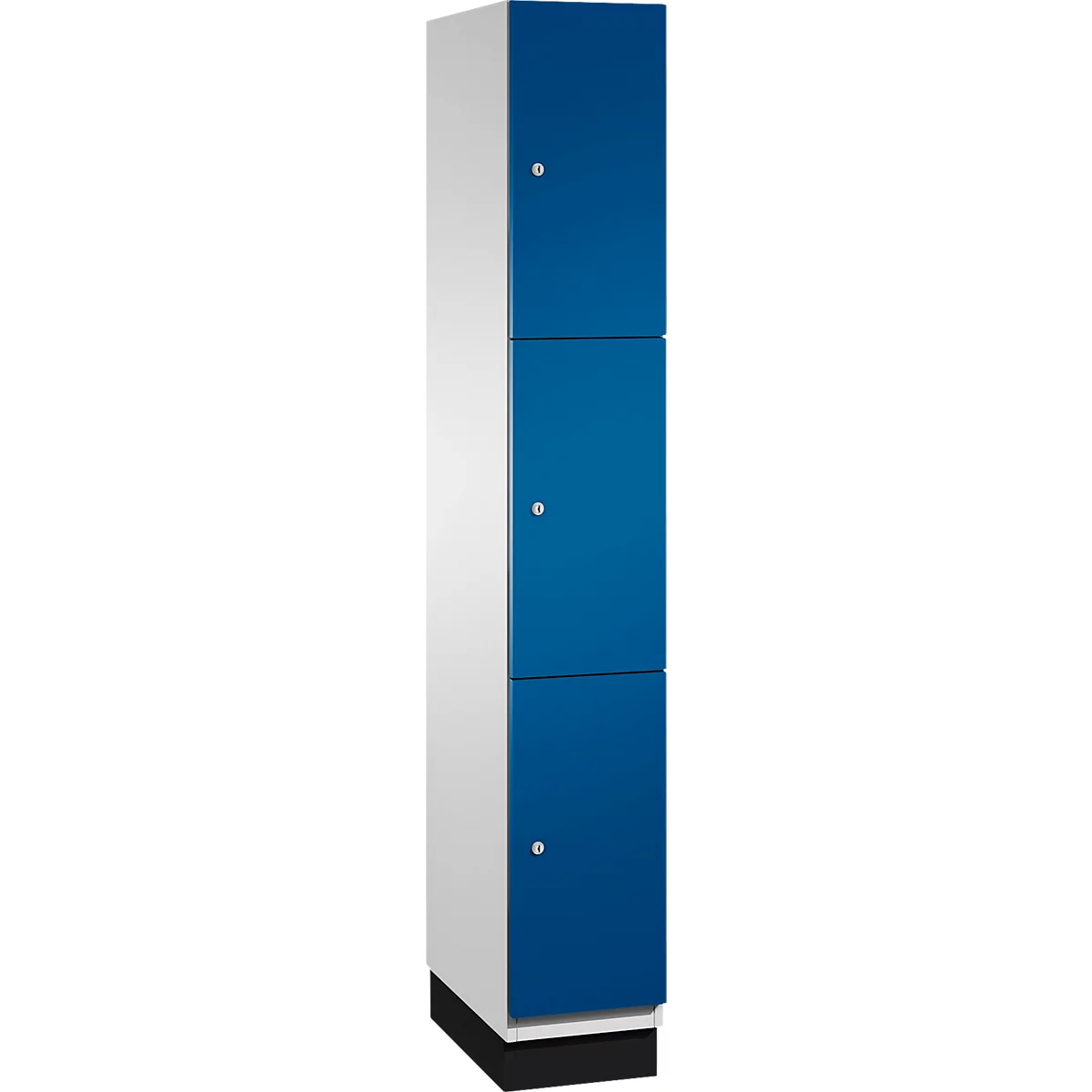 Ein dreifach unterteilter Schrank mit blauen Türen und weißen Seitenteilen. Jede Tür hat einen kleinen silbernen Griff.