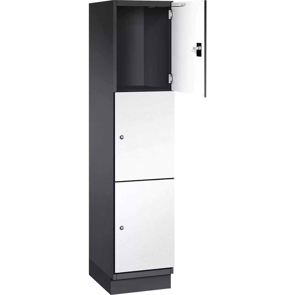 Schrank mit grauen Seiten und weißen Türen, eine Tür geöffnet. Türgriff und Schlossdetails sichtbar.