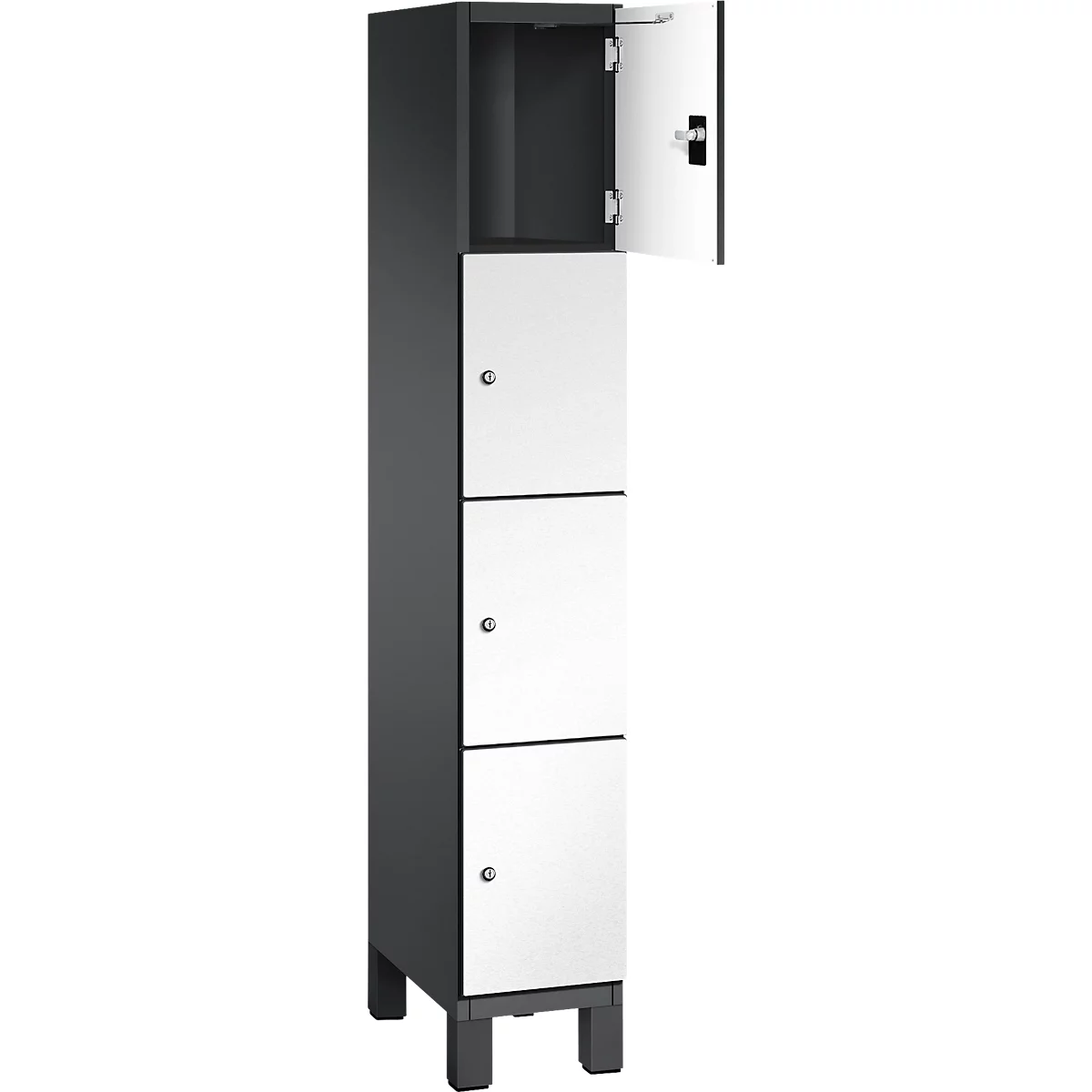 Schrank mit drei weißen Türen und einer offenen Tür. Der Schrank ist schwarz-weiß und hat vier Füße.