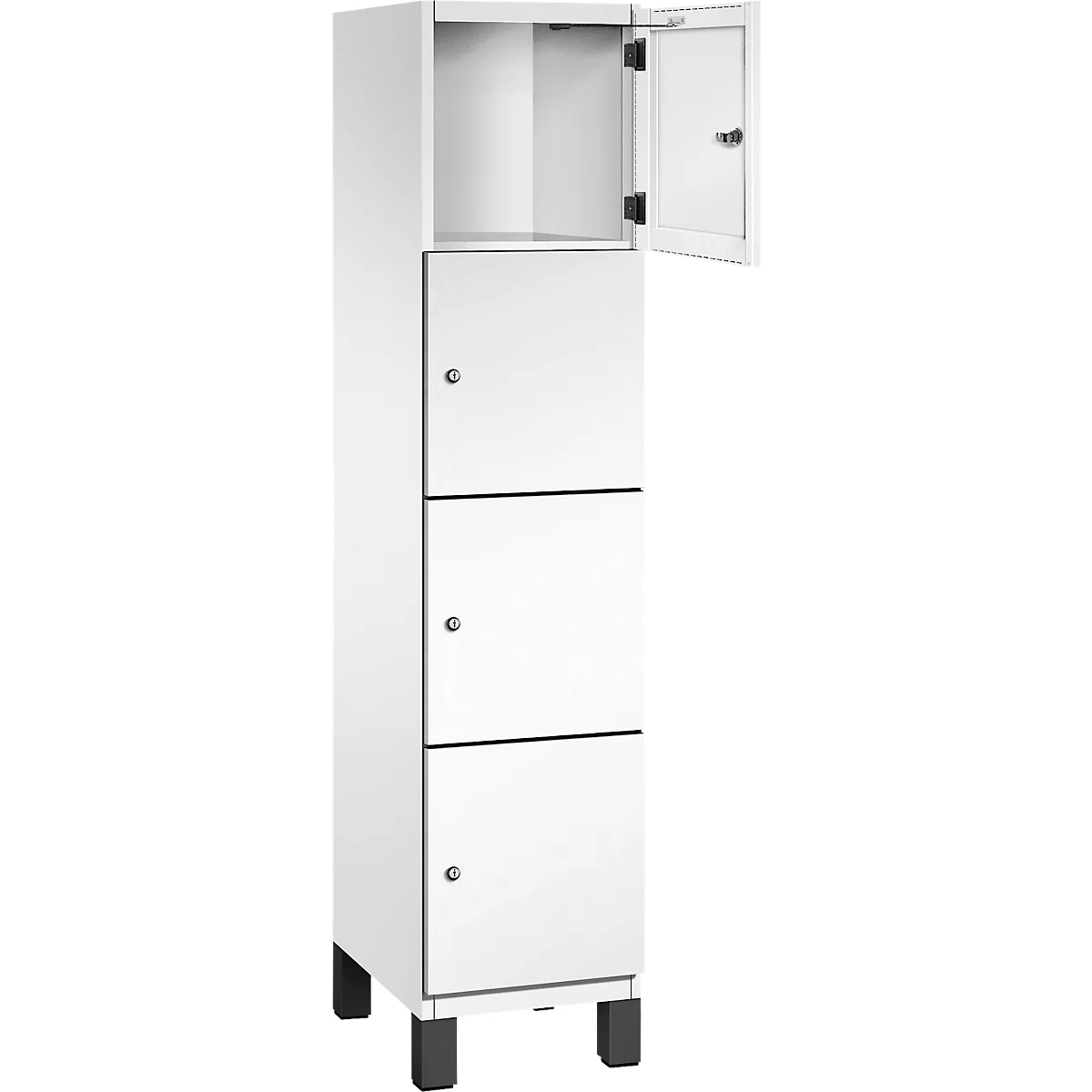 Weißer, schmaler Schrank mit drei Türen und einer offenen oberen Tür. Schwarze Füße, silberne Türgriffe.