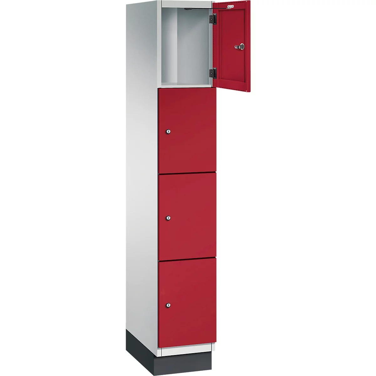 Ein weiss-roter Spind mit offener Tür. Drei rote Türen unterhalb, oben eine offene weisse Tür.