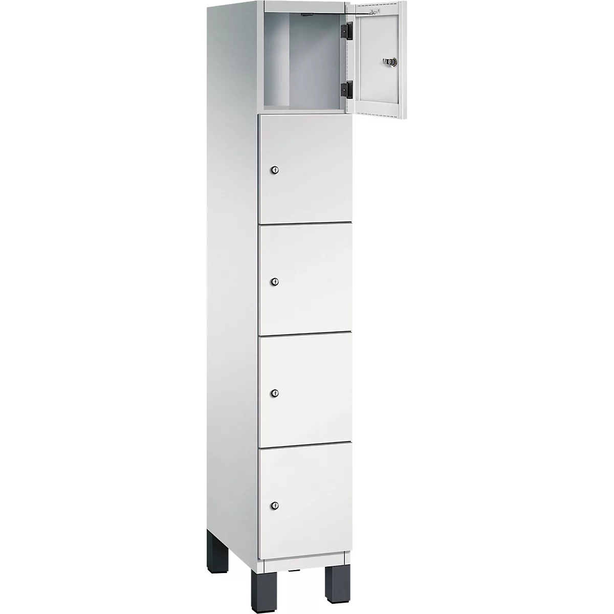 Schrank mit vier abschließbaren Fächern, obere Tür geöffnet.