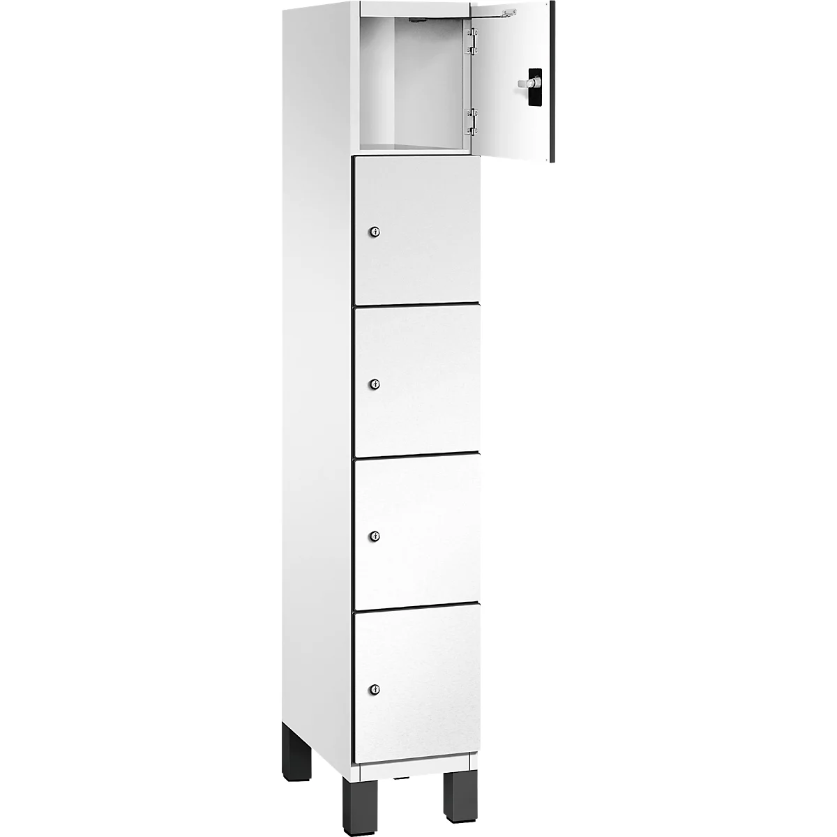 Schrank in Weiß mit vier Fächern und einer offenen Tür. Schwarze Füße. 