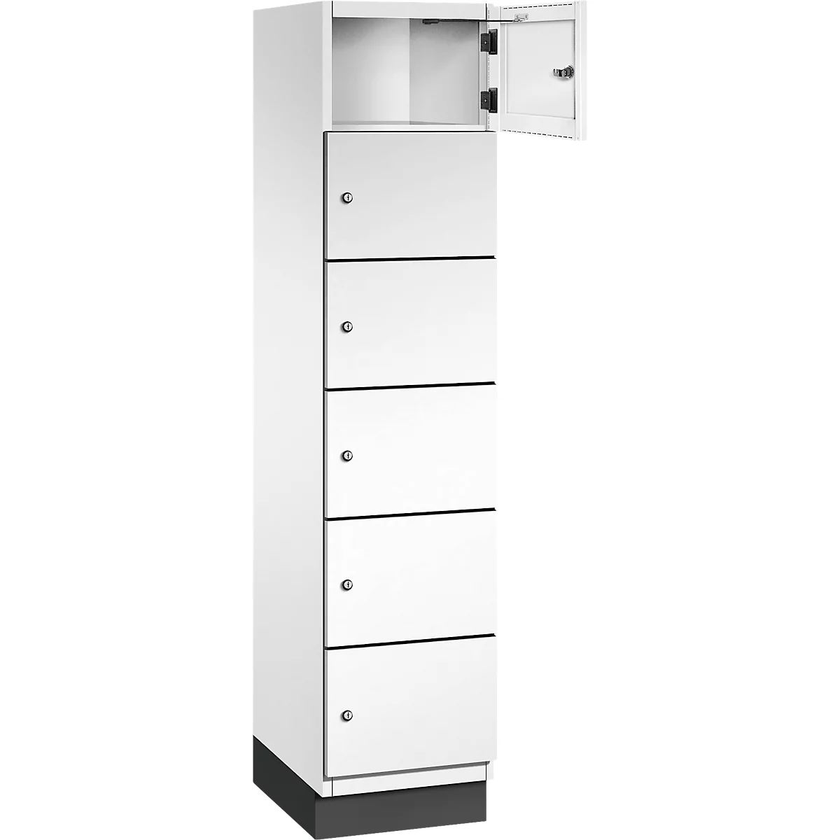 Weißer Stahlschrank mit mehreren Fächern; eine Tür ist offen. Schwarzer Sockel, silberne Schlösser.