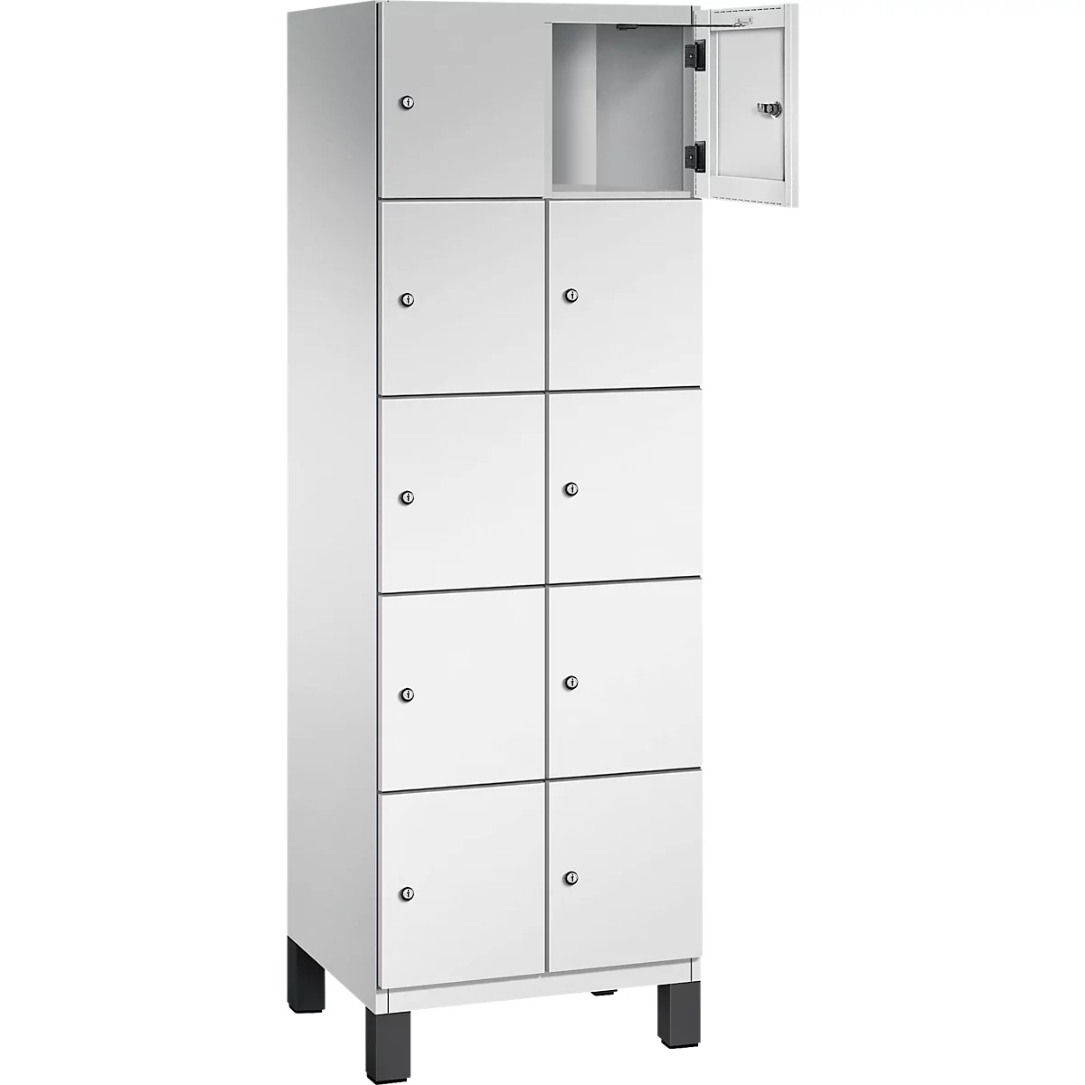 Weißer Spind mit acht Fächern und einer geöffneten Tür. Der Spind steht auf schwarzen Füßen.