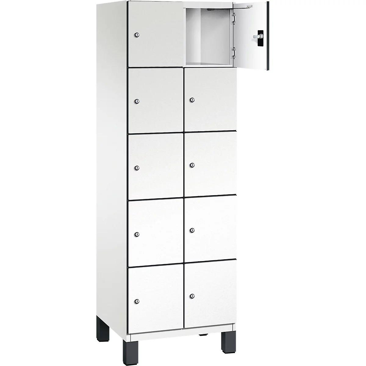 Weißer Schrank mit acht Fächern und einer geöffneten Tür. Der Schrank steht auf schwarzen Füßen.