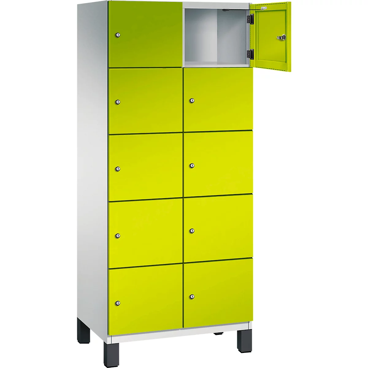Ein hoher, neongrüner Schrank mit acht Türen, eine Tür ist geöffnet. Der Schrank hat graue Füße und einen weißen Korpus.