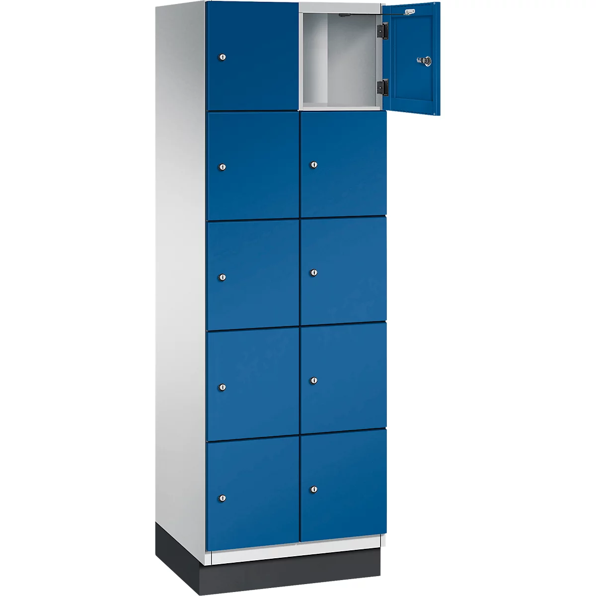 Ein Spind mit acht blauen Türen, eine Tür ist geöffnet. Graue Griffe und Scharniere.