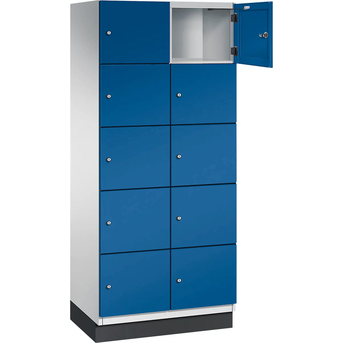 Blau-weißer Schrank mit mehreren Fächern, eine Tür offen.