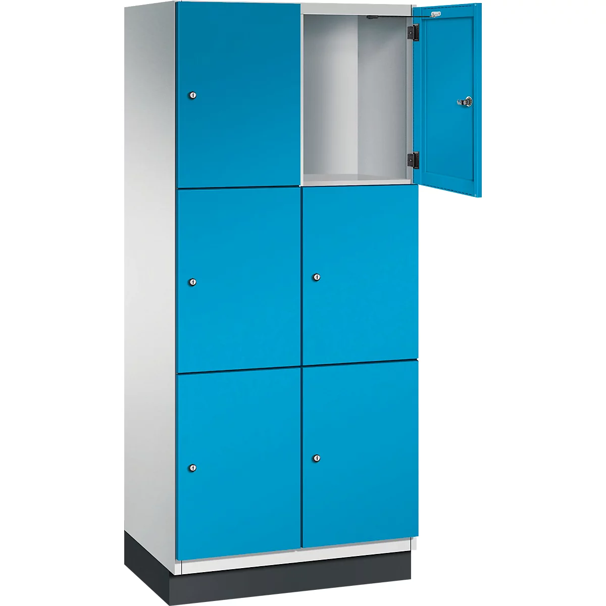 Schrank mit sechs blauen Türen, eine Tür geöffnet, auf grauem Sockel.
