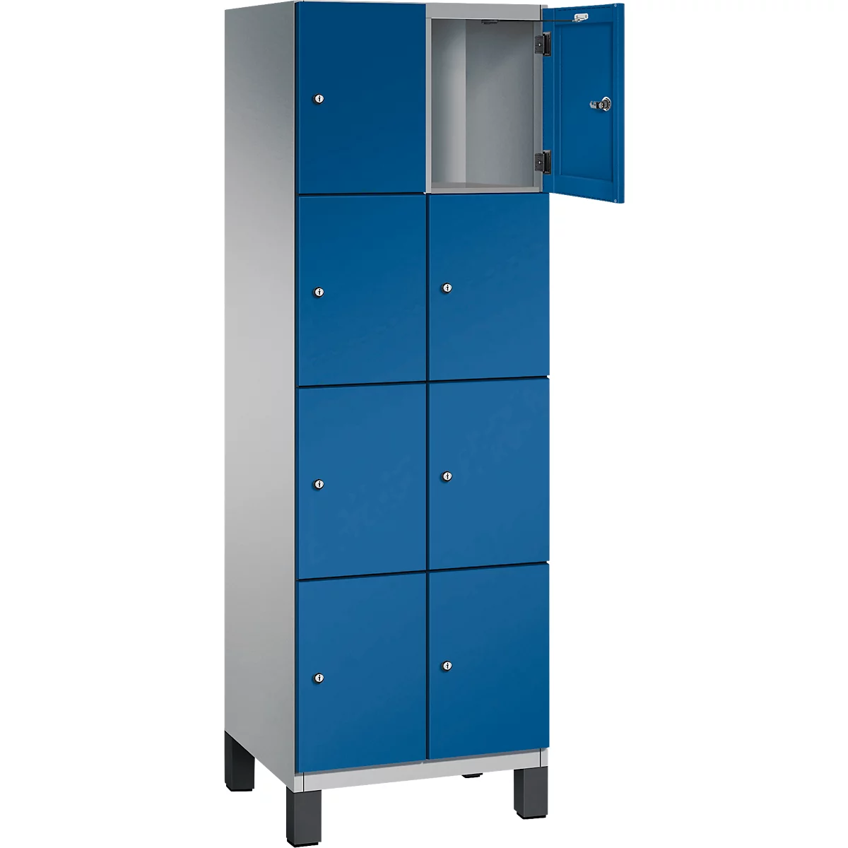 Ein blauer Spind mit acht Fächern, eines davon geöffnet, zeigt das Innere. Graue Seiten, silberne Beschläge und schwarze Füße.