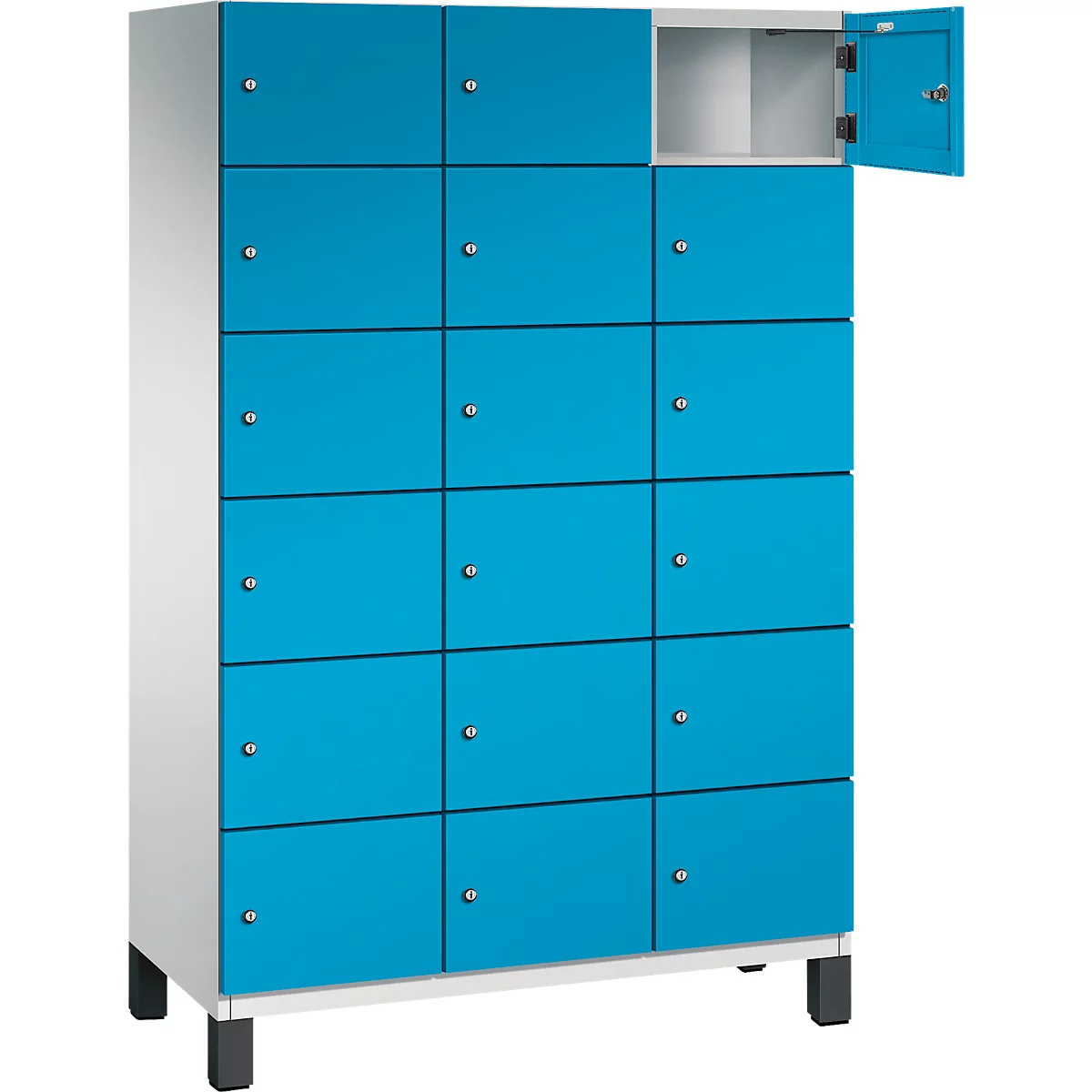 Schrank mit blauen Türen, eine davon geöffnet.