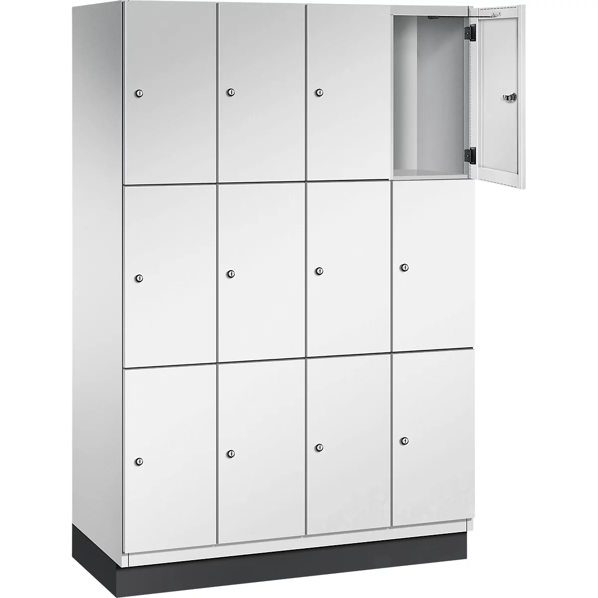 Weißer Schrank mit mehreren Türen, eine Tür geöffnet.